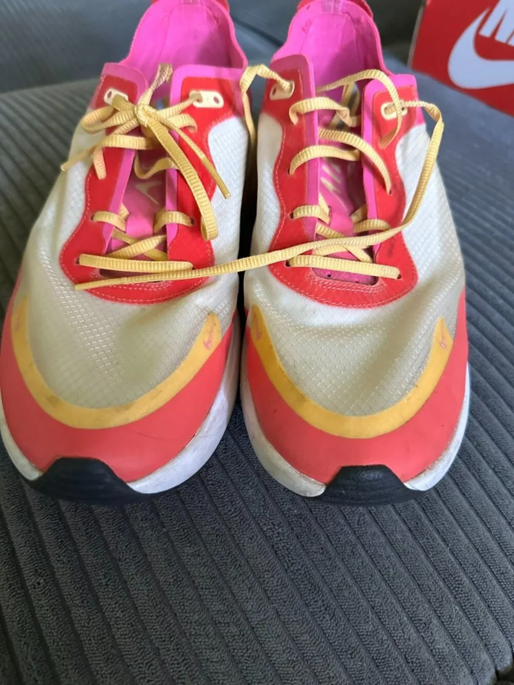 Nike Women's Air Max Dia (10.5), White/Laser Fuchsia-ember Glow - Picture 4 of 9